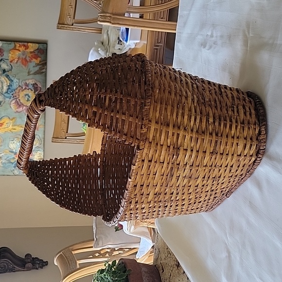 Unique Vintage Basket - Picture 3 of 8